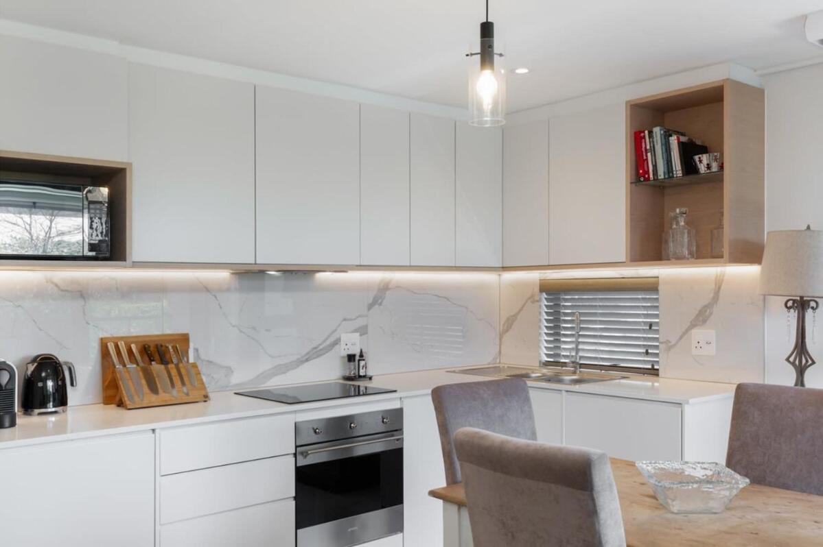 Apartamento Southern Suburbs Leafy Village Neighbourhood *