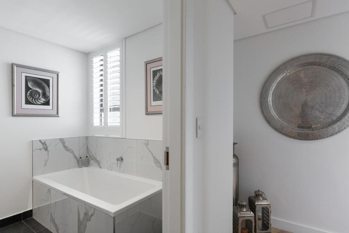 Apartamento Southern Suburbs Leafy Village Neighbourhood