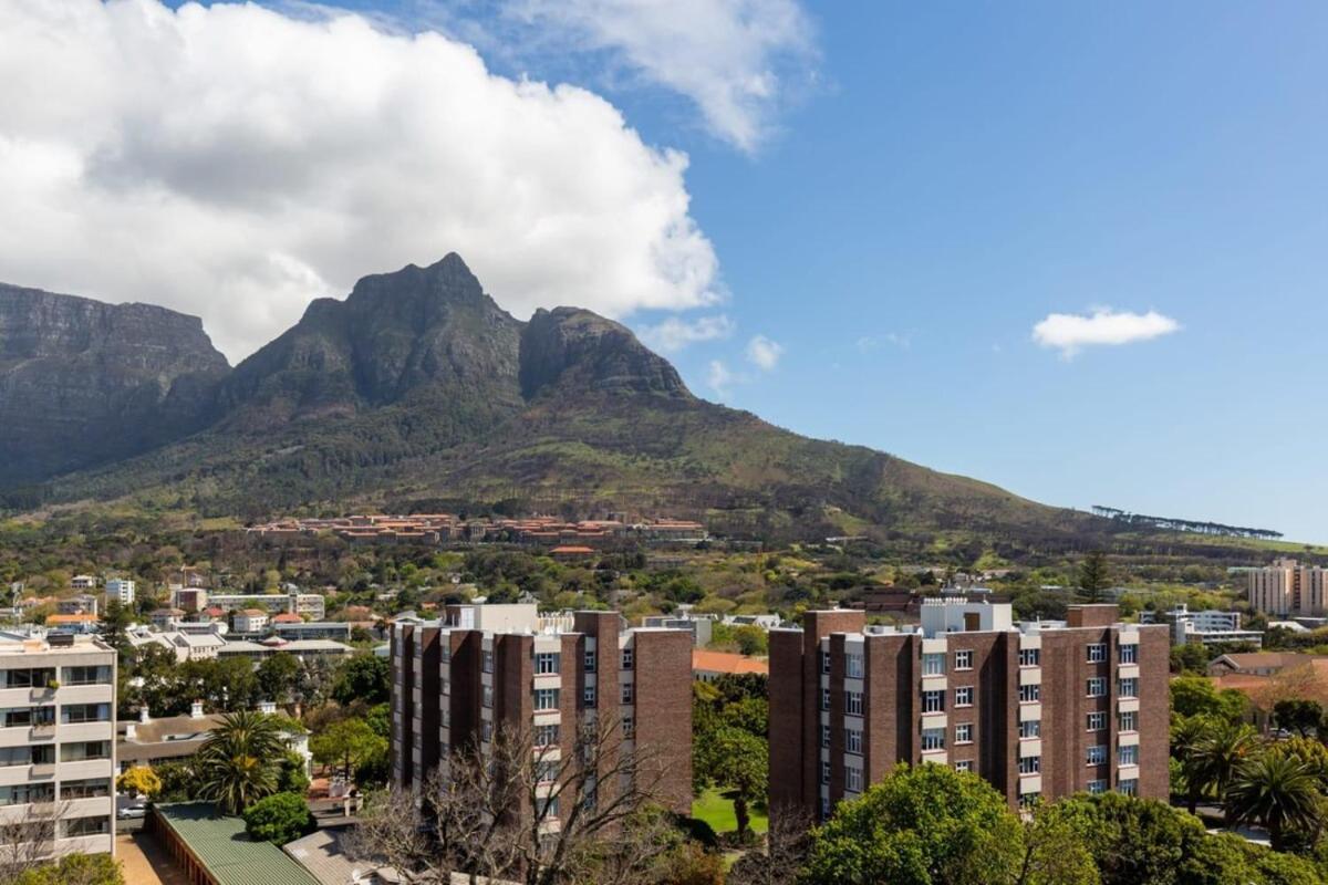Southern Suburbs Leafy Village Neighbourhood Apartamento