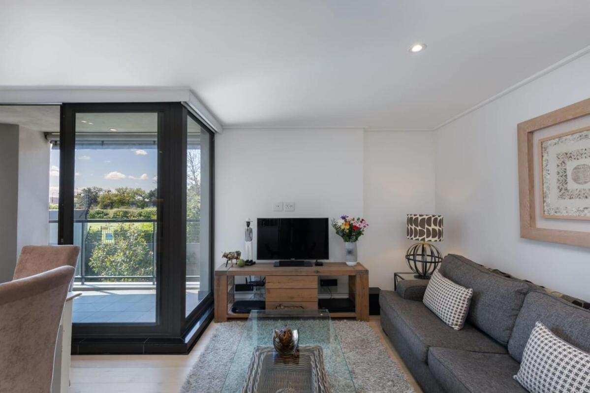Apartamento Southern Suburbs Leafy Village Neighbourhood *