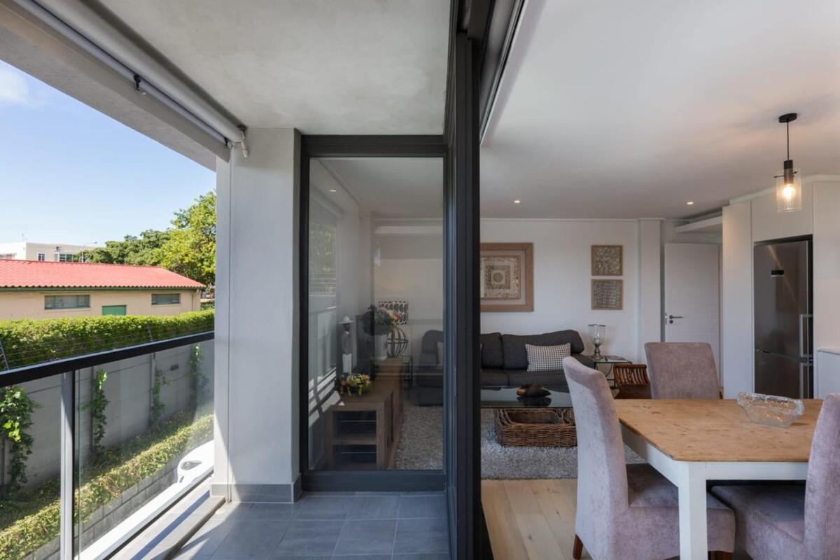 Apartamento Southern Suburbs Leafy Village Neighbourhood *
